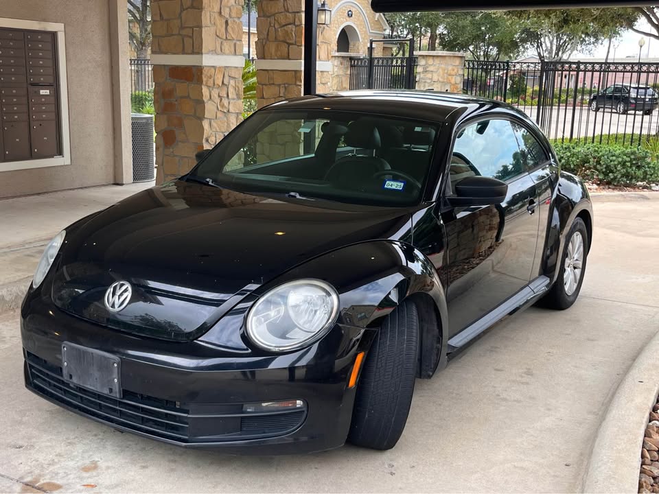 2015 Volkswagen Beetle 1.8T Classic Hatchback 2D - Main photo