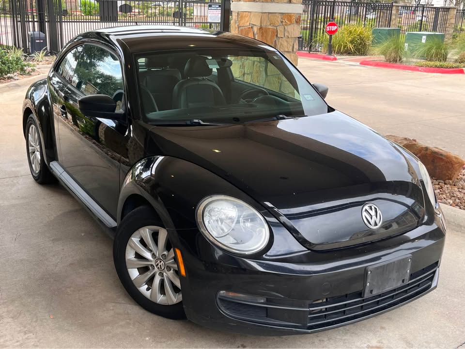 2015 Volkswagen Beetle 1.8T Classic Hatchback 2D - Photo 2