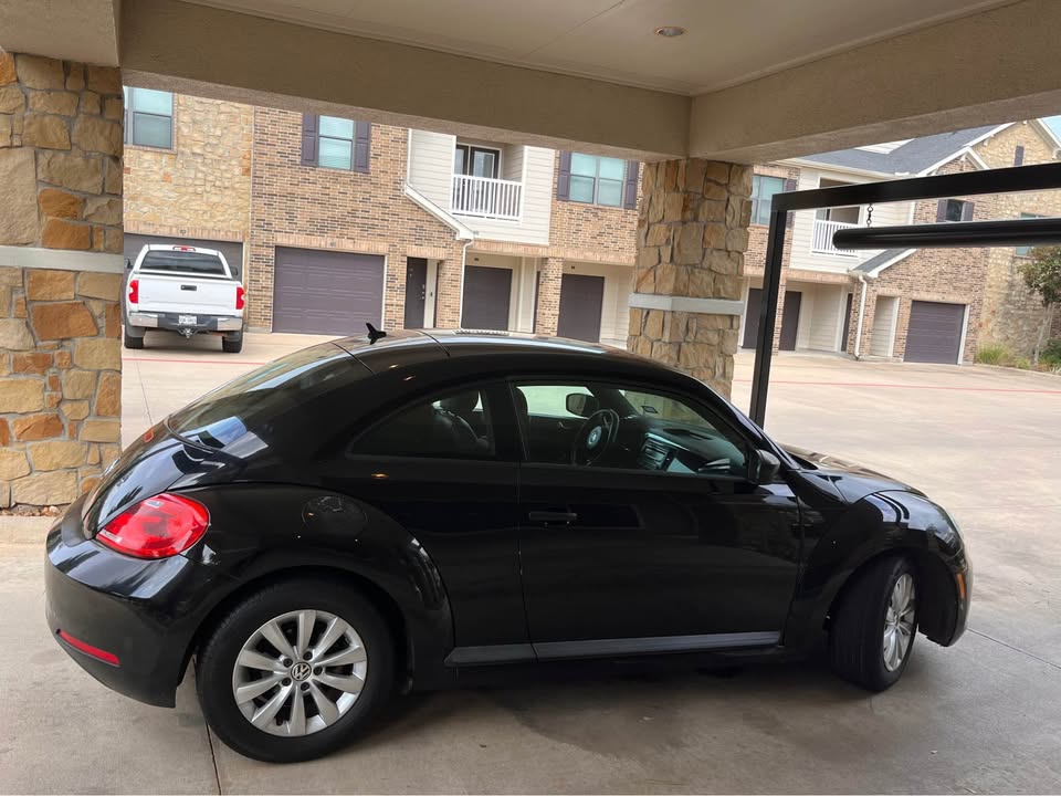 2015 Volkswagen Beetle 1.8T Classic Hatchback 2D - Photo 9