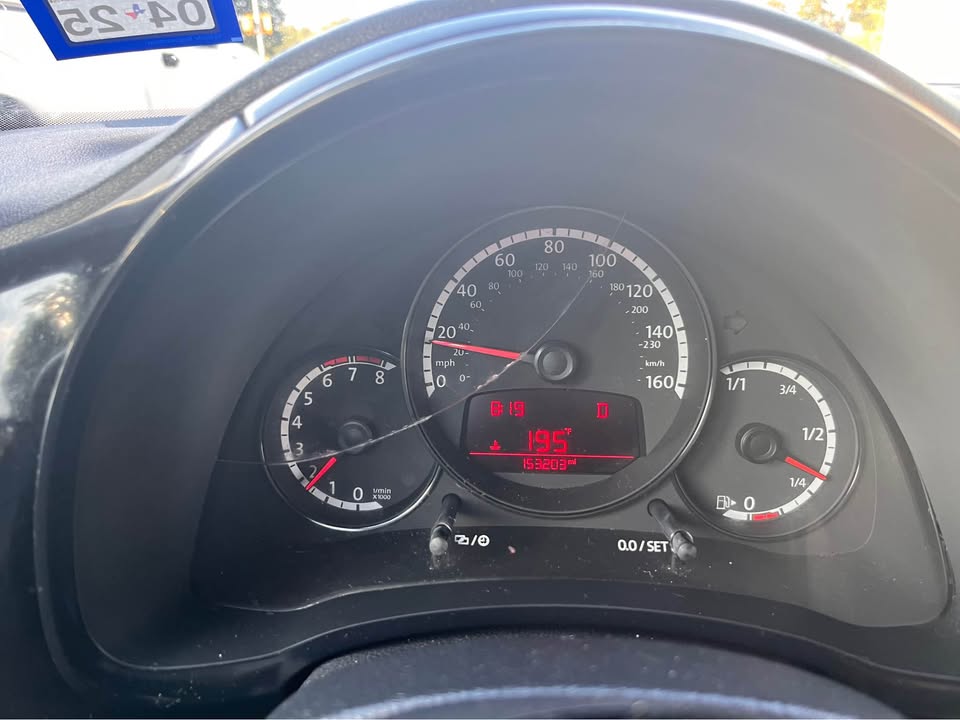 2015 Volkswagen Beetle 1.8T Classic Hatchback 2D - Photo 11